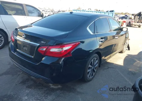 2017 Nissan Altima 2.5 Sv z USA, uszkodzony, nr VIN 1N4AL3AP9HC143652